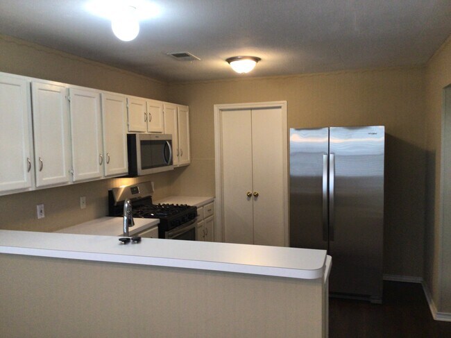 Building Photo - 3430 Maymist Dr