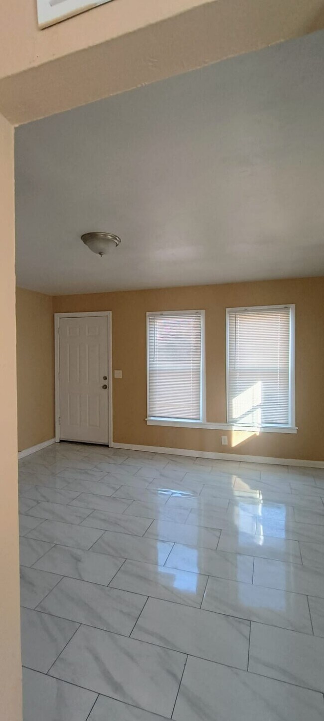Foto del edificio - 8353 Alpine St