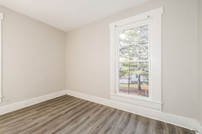 Building Photo - 4833 Greenwood Terrace