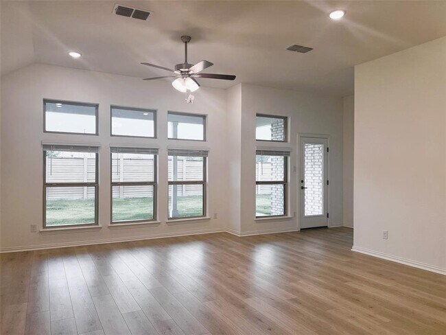 Building Photo - 247 Du Bois Ln