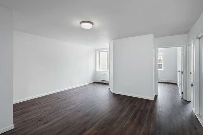 Foto del edificio - 210 E 2nd St