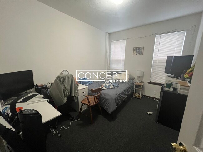 Foto del edificio - 10 Parker Hill Ave