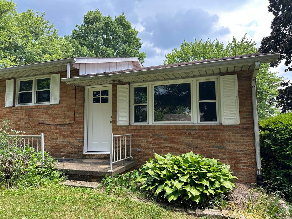 Primary Photo - Kidron Duplex