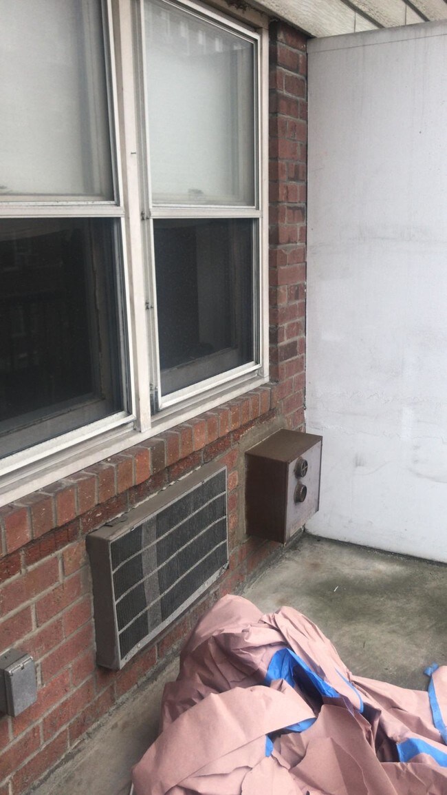 Building Photo - 63-44 Saunders St