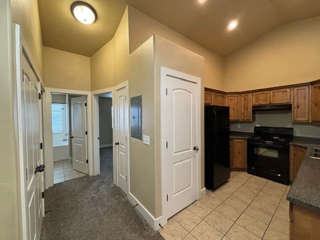 Building Photo - Maples LLC