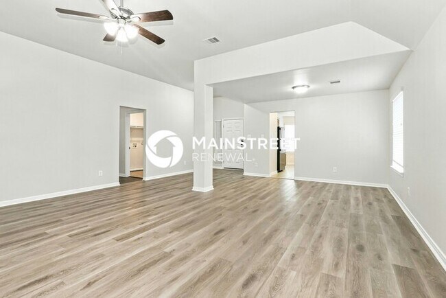 Building Photo - 4 Bedroom Pet-Friendly Home in Conroe, TX with Main Street Renewal