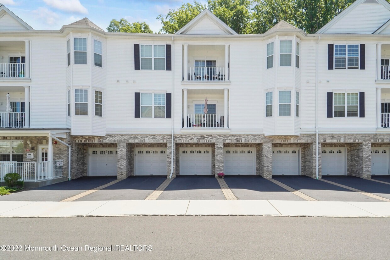 Primary Photo - 107 Bloomsbury Dr