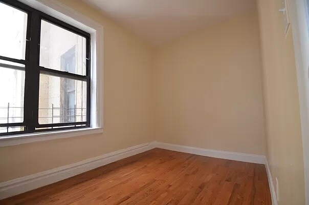Building Photo - 974 Sheridan Ave