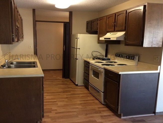 Building Photo - COZY 2 BD, 2 BA; PET FRIENDLY!