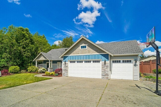 Foto del edificio - Spacious Port Orchard Home with RV Parking, Bonus Room & Entertainer’s Backyard