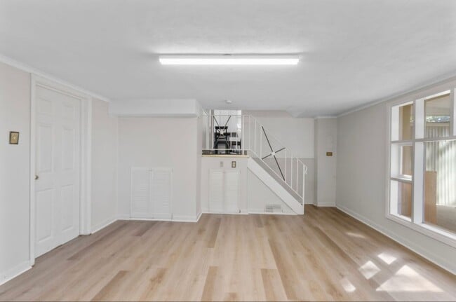 Building Photo - 9967 Verree Rd