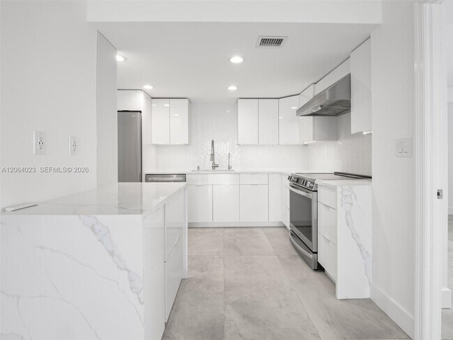 Foto del edificio - 6725 Harding Ave