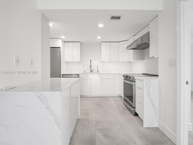 Building Photo - 6725 Harding Ave