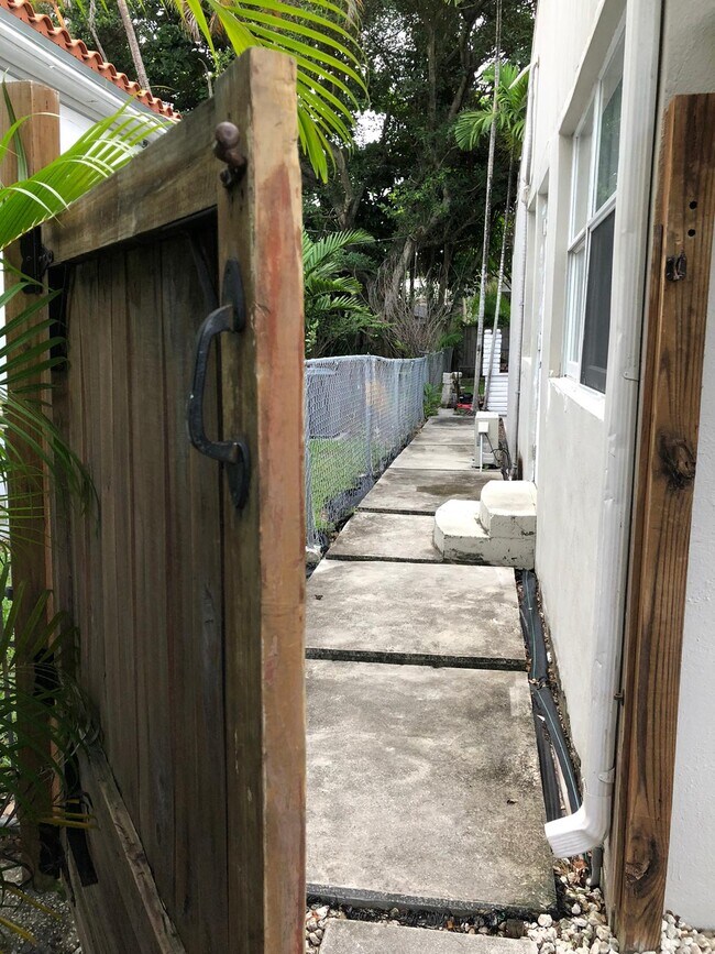 Foto del edificio - 2355 Secoffee Ter