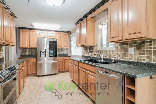 Foto del edificio - Des Moines 3 Bed Gem with Hot Tub and Spacious Layout