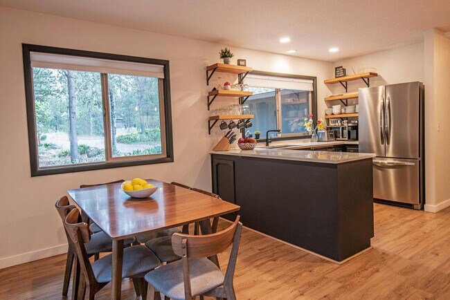 Foto del edificio - 5 Wickiup Ln