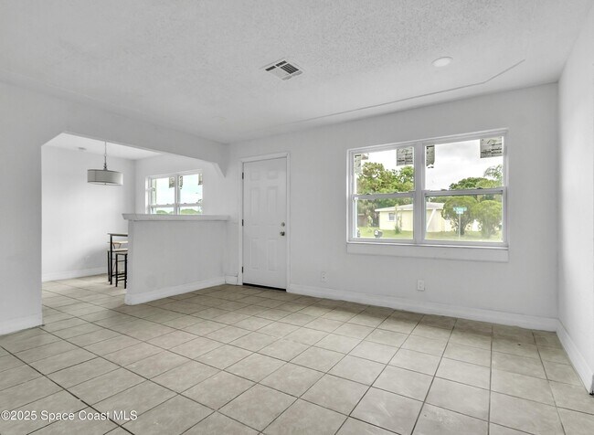 Foto del edificio - 3312 Plummer Cir