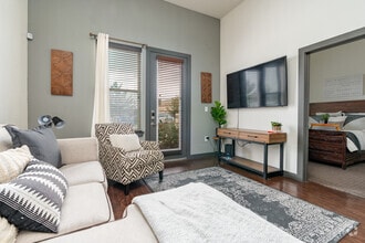 1BR, 1BA - 633SF - Living Room - Epic Apartments