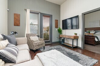 1BR, 1BA - 633SF - Living Room - Epic Apartments