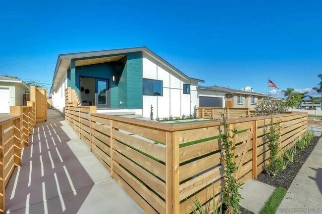 Building Photo - 436 Date Ave