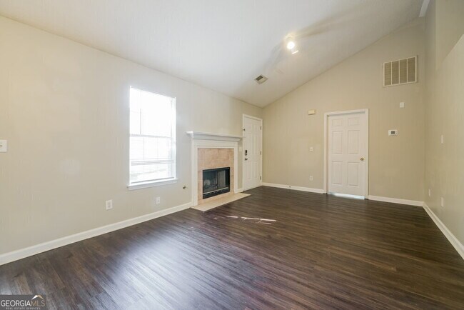 Building Photo - 1214 Foxwood Dr