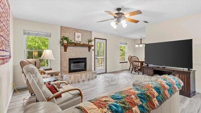 Building Photo - 214 Brookside Ln