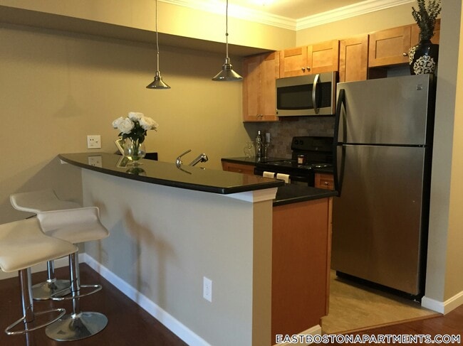 Building Photo - 51 Chelsea St