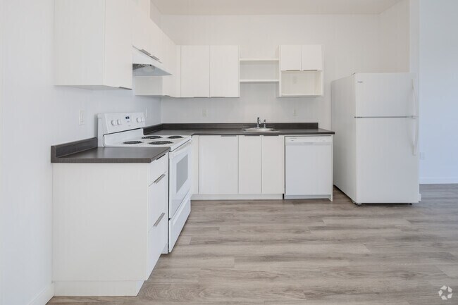 1BR, 1BA - 541SF - Kitchen - Railside House Apartments