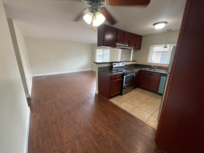 Foto del edificio - 12805 Mapleview St
