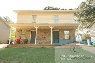 Building Photo - 703 Stratford Dr