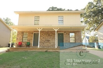 Building Photo - 703 Stratford Dr