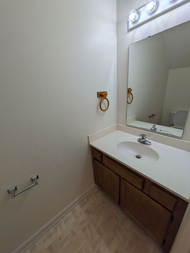 Building Photo - 2BD/1.5BA Townhome At Strawberry Patch Com...