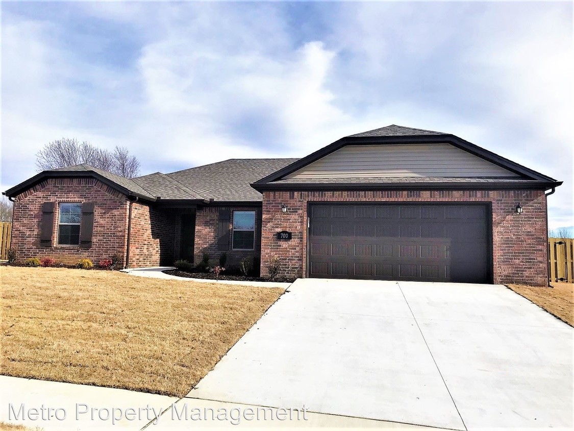 Primary Photo - 4 br, 2 bath House - 700 Eagle Dr.