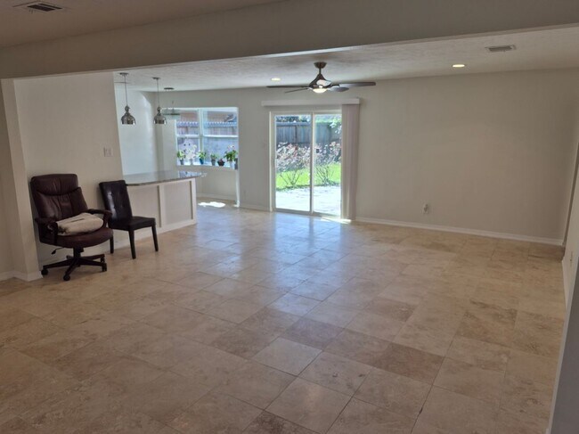 Foto del edificio - 15619 Echo Canyon Dr