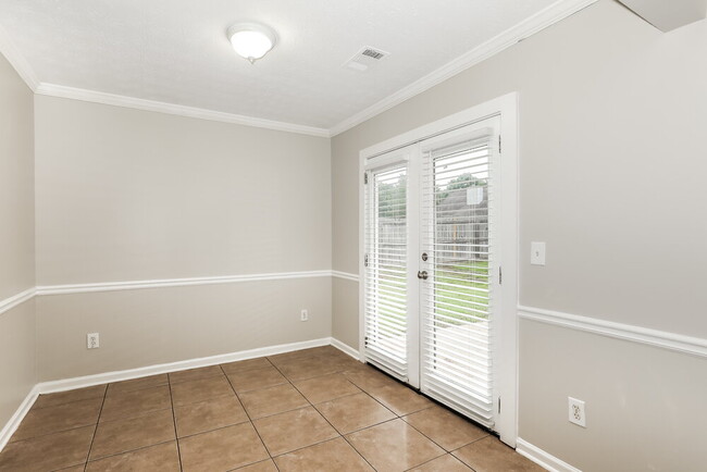 Building Photo - 5280 Yellow Pine Dr