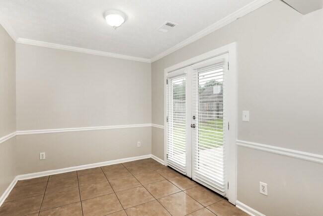 Foto del edificio - 5280 Yellow Pine Dr