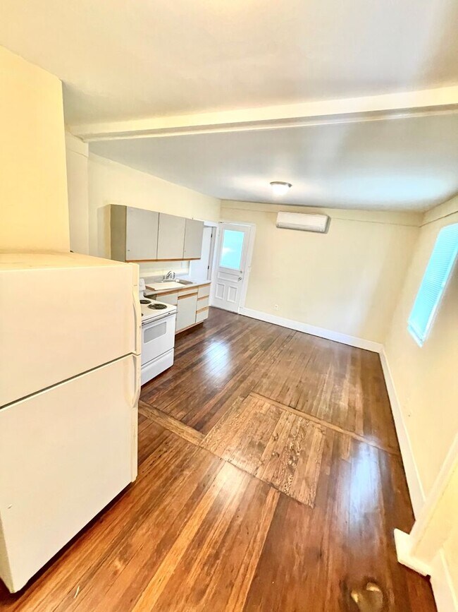 Foto del edificio - 1015 W Main St