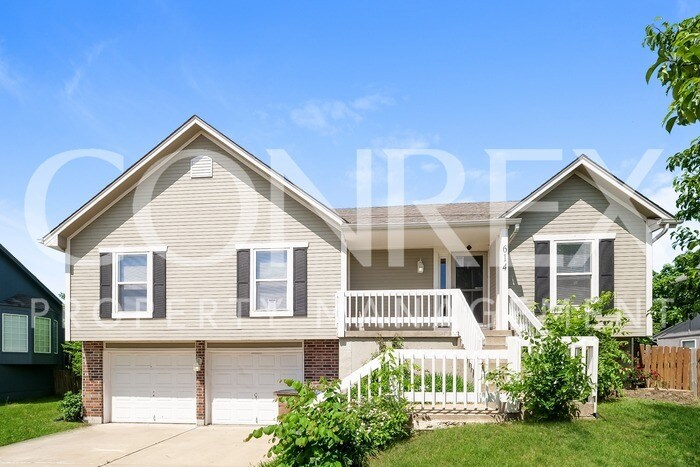 Primary Photo - Beautiful 3 Bedroom Raised Ranch in Raymore!