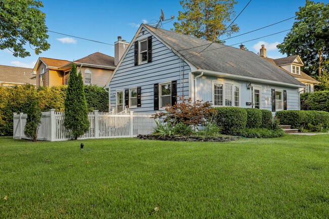 Foto del edificio - 331 N Pleasant Ave