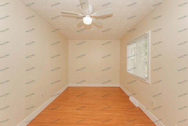 Foto del edificio - 1064 E 168th St