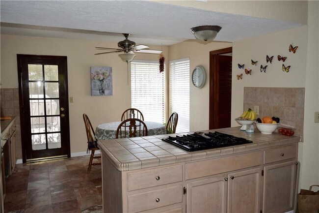 Building Photo - 4956 Vista Grande Cir