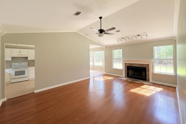 Building Photo - 236 Woodbridge Rd