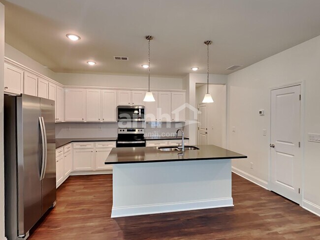 Foto del edificio - 235 Willow Ln