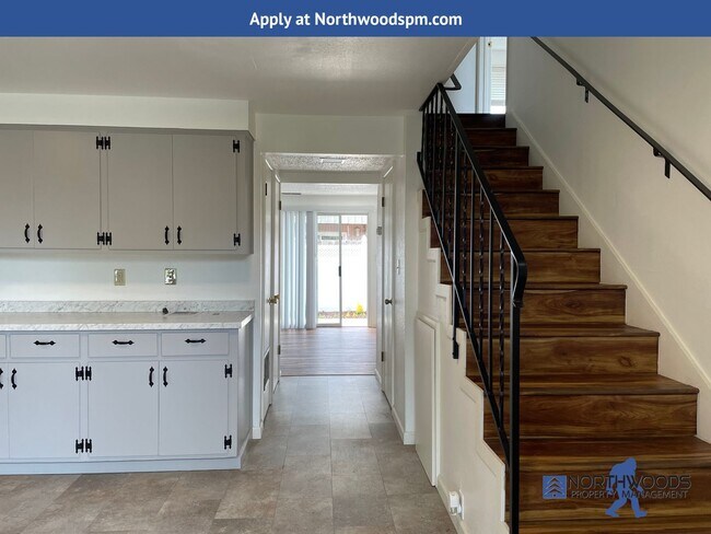 Building Photo - RENT REDUCED!!! Very Nice 3 Bedroom 2.5 Ba...
