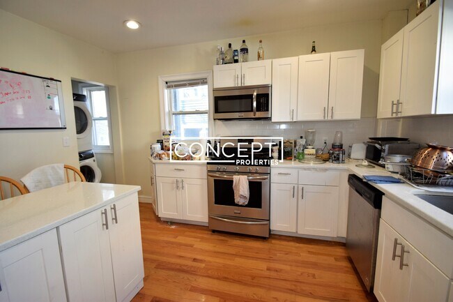Foto del edificio - 9-11 Winter Hill Rd. Unit 9CP
