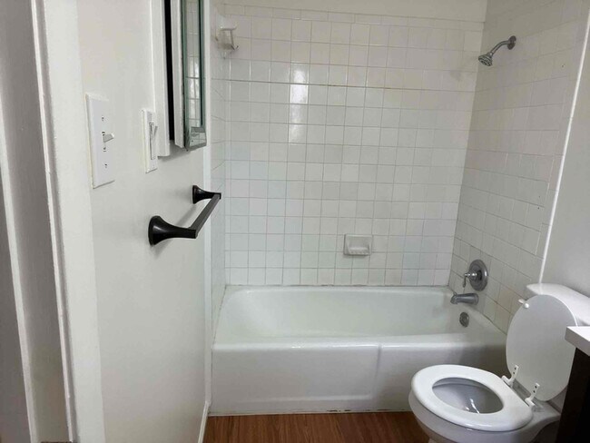 Foto del edificio - 1703 Mockingbird Dr