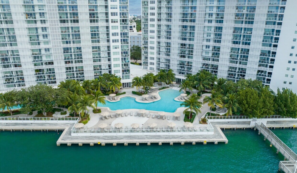 Southgate Towers Apartments 900 West Ave Miami Beach, FL