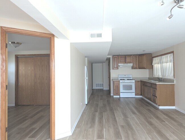 Foto del edificio - 5802 S Archer Ave