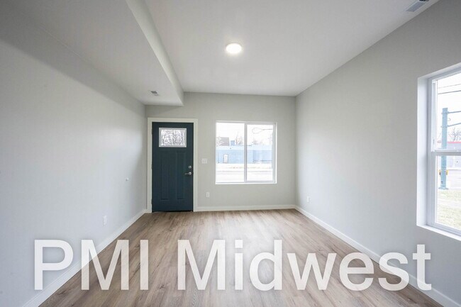 Foto del edificio - "Charming 2-Bedroom Oasis in Indianapolis – Your Perfect 949 Sq Ft Retreat!"