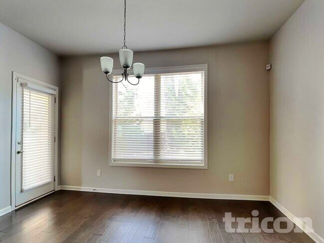 Foto del edificio - 208 Evergreen Way